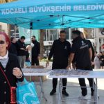 buyuksehir_ataturk_anisina_lokma_dagitti_h66288.jpg
