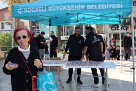 buyuksehir_ataturk_anisina_lokma_dagitti_h66288.jpg