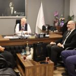 izmit_belediyesi_ogretmenler_gunu_dolayisiyla_ilce_milli_egitim_mudurunu_ziyaret_etti_h66375.jpg