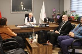 izmit_belediyesi_ogretmenler_gunu_dolayisiyla_ilce_milli_egitim_mudurunu_ziyaret_etti_h66375.jpg