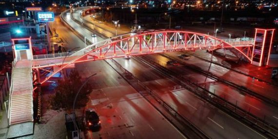 Kocaeli’de üst geçitler turuncuya büründü