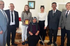 mhp_kocaeli_il_yoneticilerinden_sehit_ogretmen_erkan_aydinin_ailesine_vefa_ziyareti_h66380.jpg