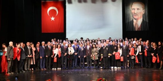 Öğretmenler Günü Kutlama Programı Valimiz İlhami Aktaş’ın Katılımlarıyla Gerçekleştirildi