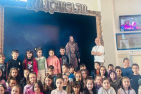 yildizlar_sinifi_ogrencileri_tiyatroda_h66286.jpg