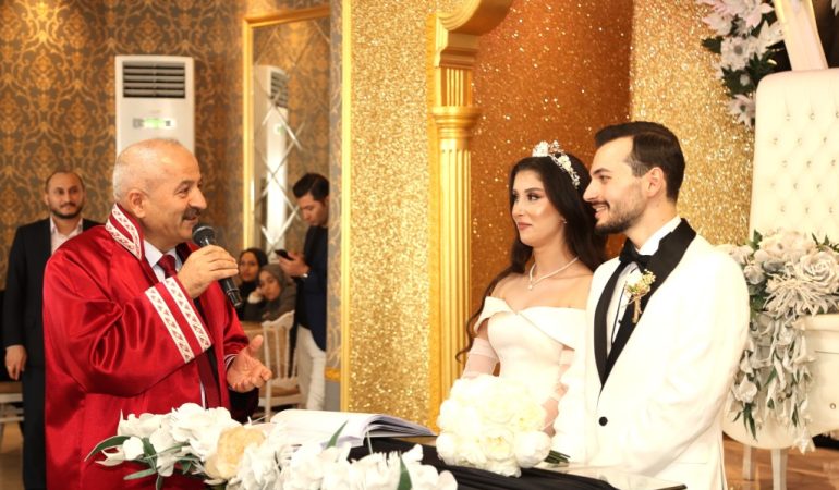 Binlerce kişi mutluluğa imza attı