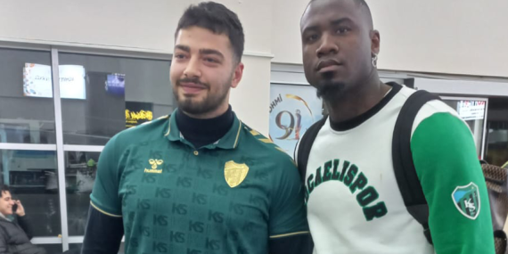 Markao kendi boyuna yaklaşan birini buldu