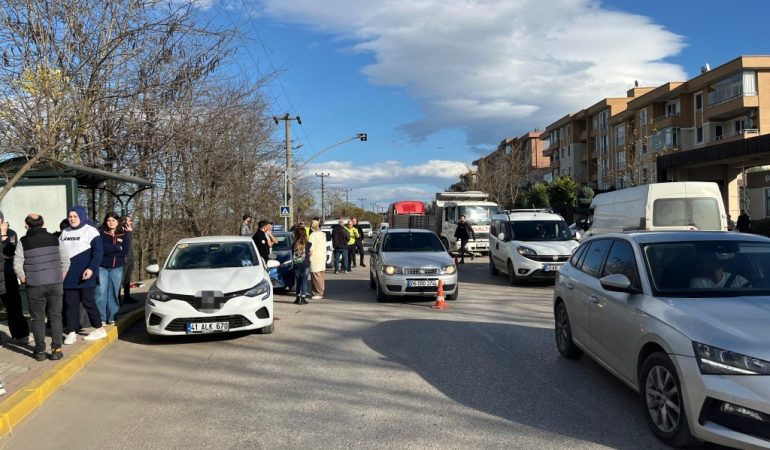 Babaanne ile torununa otomobil çarptı