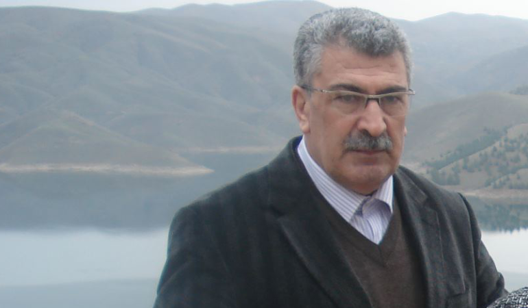 Halk Eğitim eski müdürü annesini kaydetti