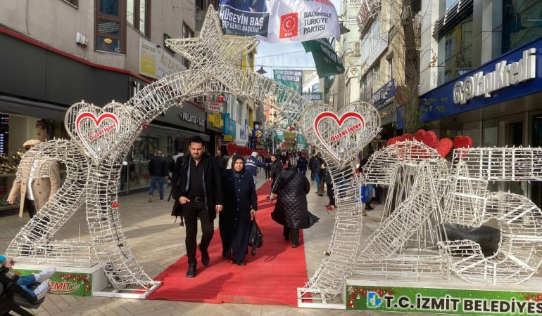 İzmit’te yılbaşı havası