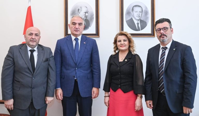 Hürriyet’ten Bakan Ersoy ve vekillere gala davetiyesi