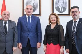 baskan_hurriyetten_bakan_ersoy_ve_milletvekillerine_gala_davetiyesi_h66533.jpg