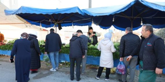 Çınarlı Semt Pazarı Halkın Yüzünü Güldürüyor