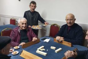 derincede_ferdi_tayfur_anisina_tatli_dagitildi_h66530.jpg