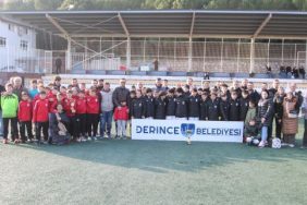 derinceli_miniklerden_futbol_resitali_h66615.jpg