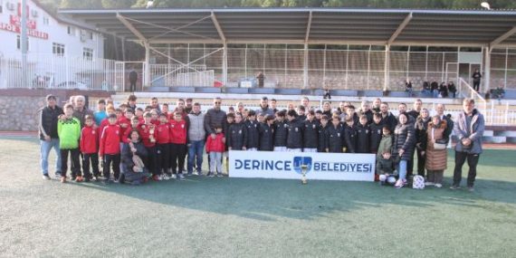 Derinceli Miniklerden Futbol Resitali