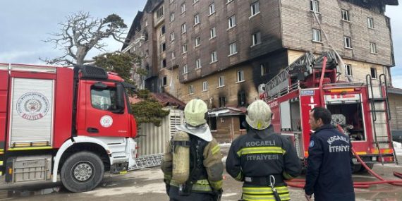 Kocaeli İtfaiyesi, otel yangınında aktif görev aldı