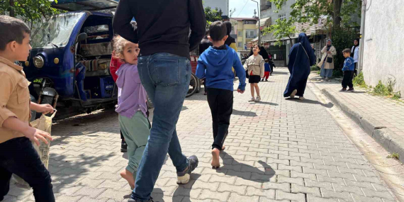 Ayakkabısız kaçtılar