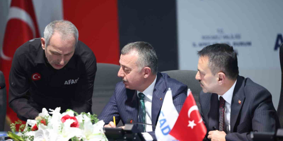 Kocaeli Valisi Aktaş: “Panikleyen 23 kişi yüksekten atlayarak yaralandı”