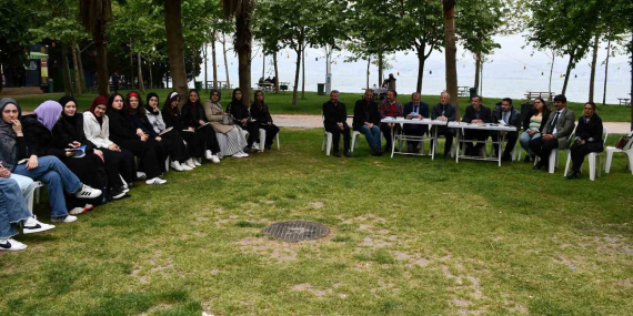 Doğada kitap okuma keyfi