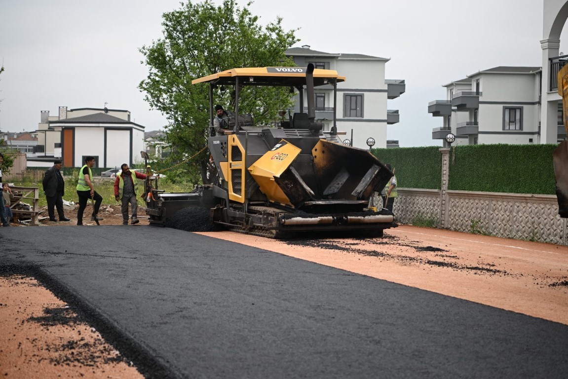 3 mahalleye bin 300 ton asfalt
