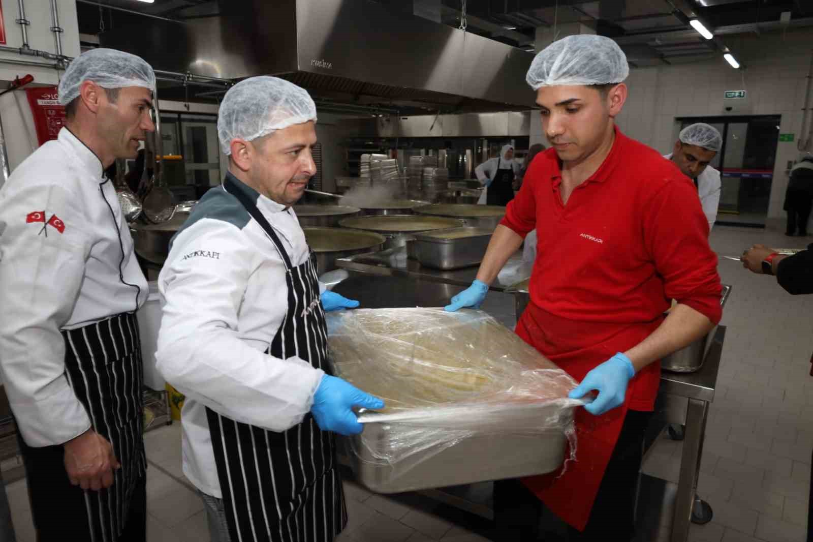 Afet tırı İstanbulluların yanında
