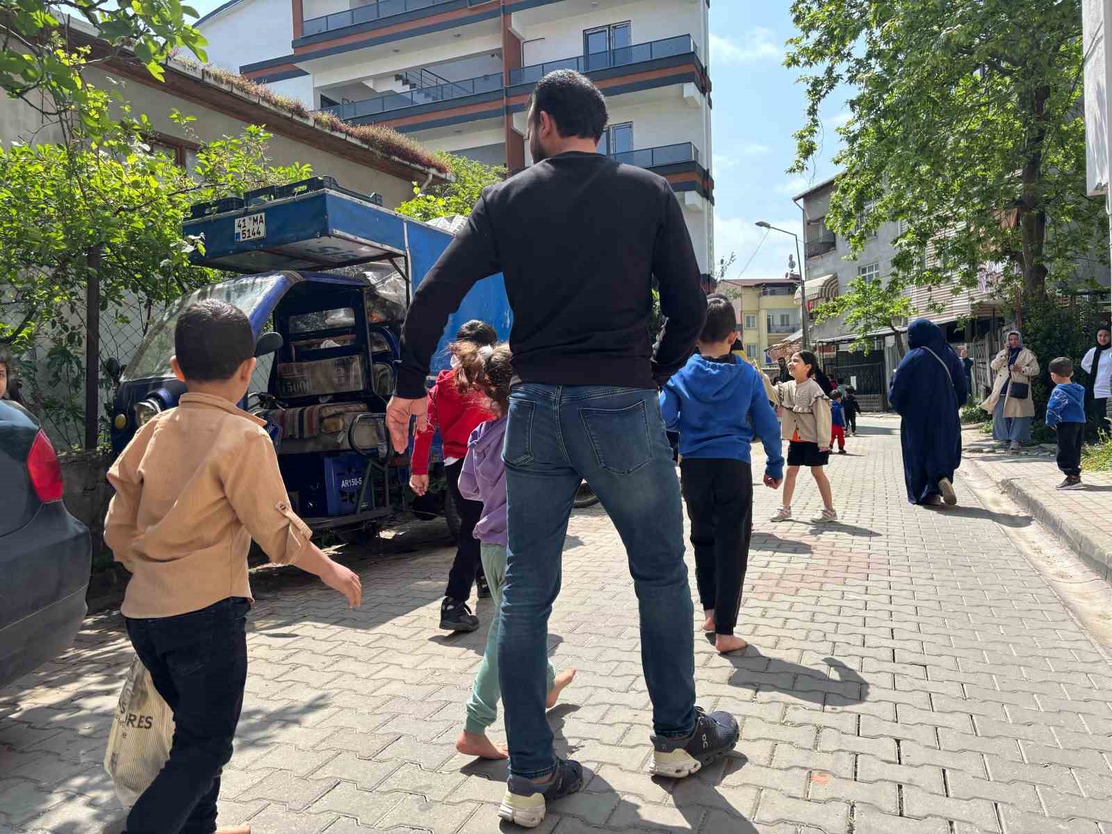 Ayakkabısız kaçtılar
