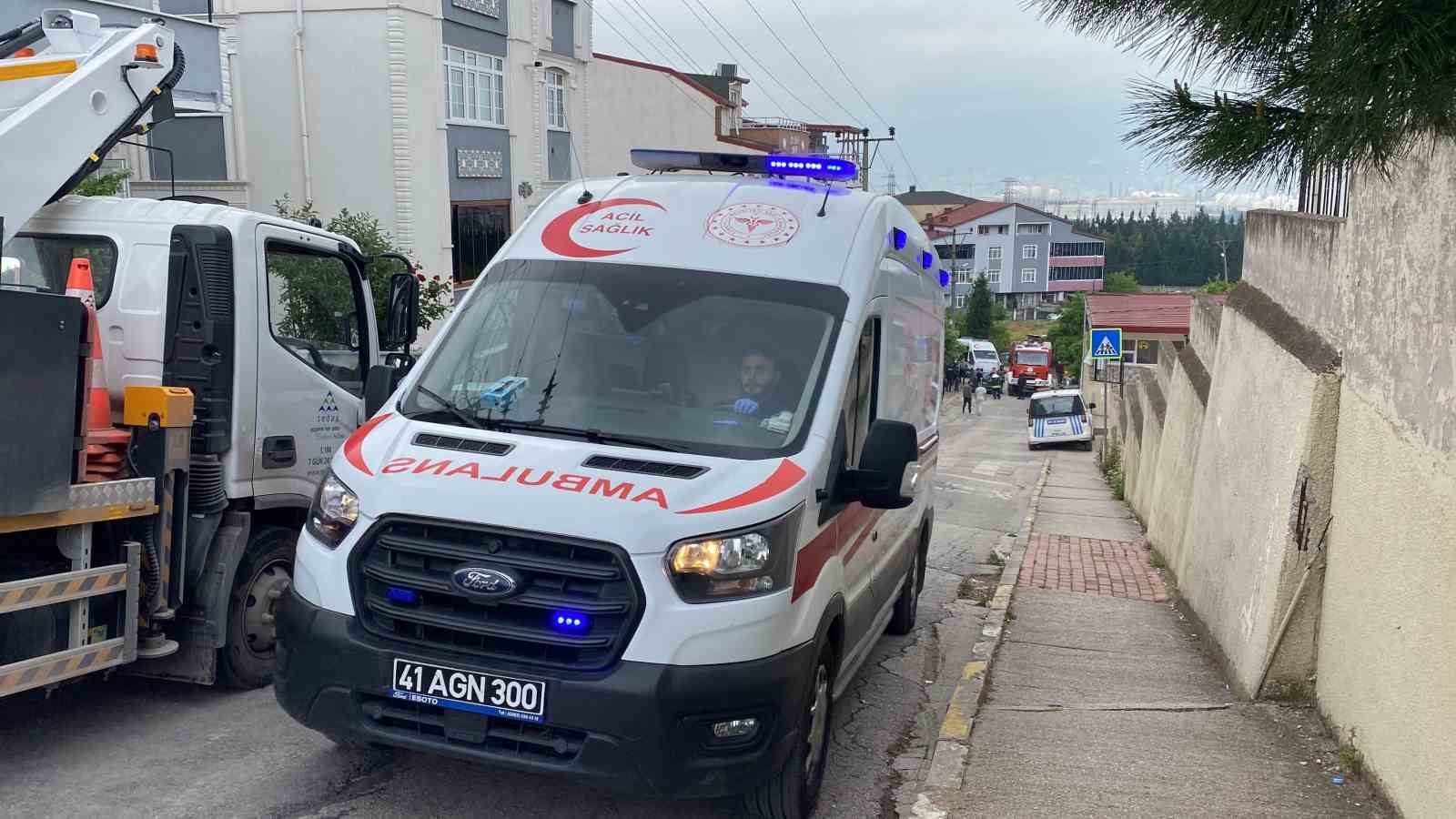 Demirin ucu elektrik teline temas edince facia yaşandı: 3 yaralı
