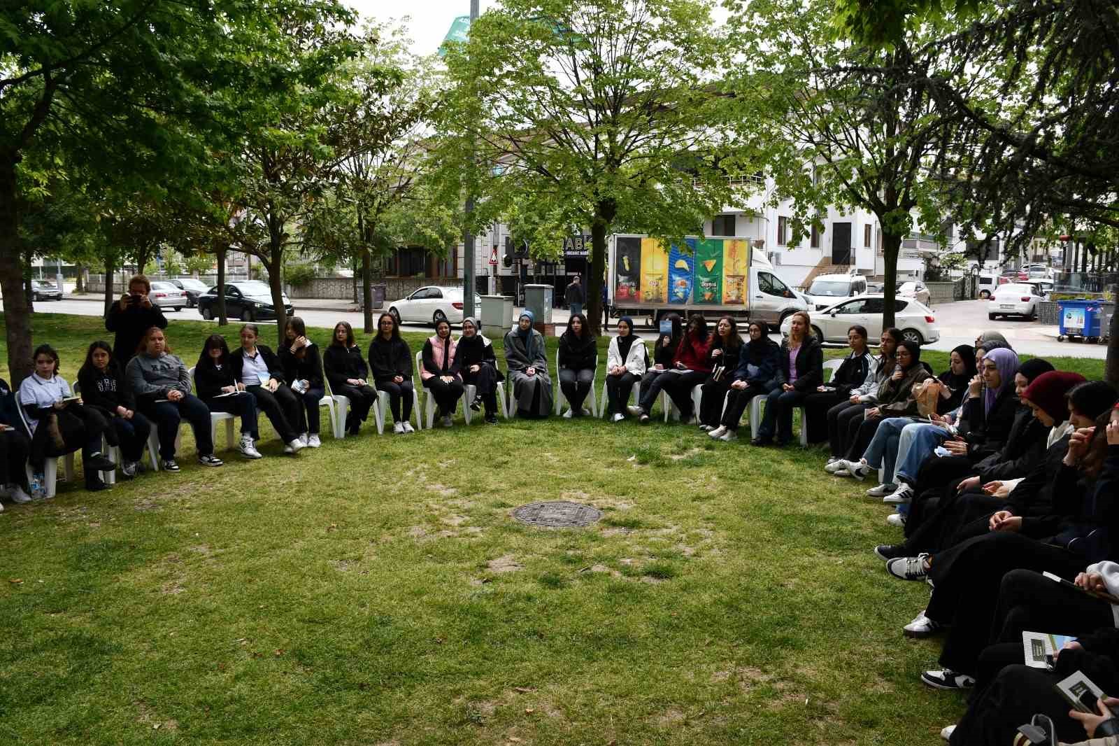 Doğada kitap okuma keyfi
