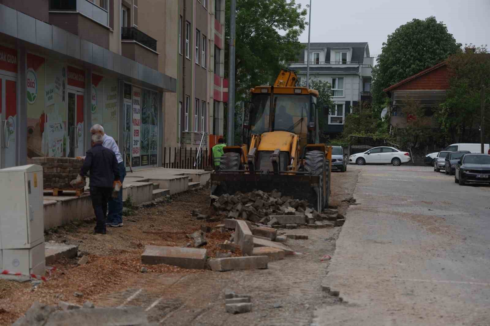 Dumlupınar Mahallesi’nde parke ve kaldırım çalışması
