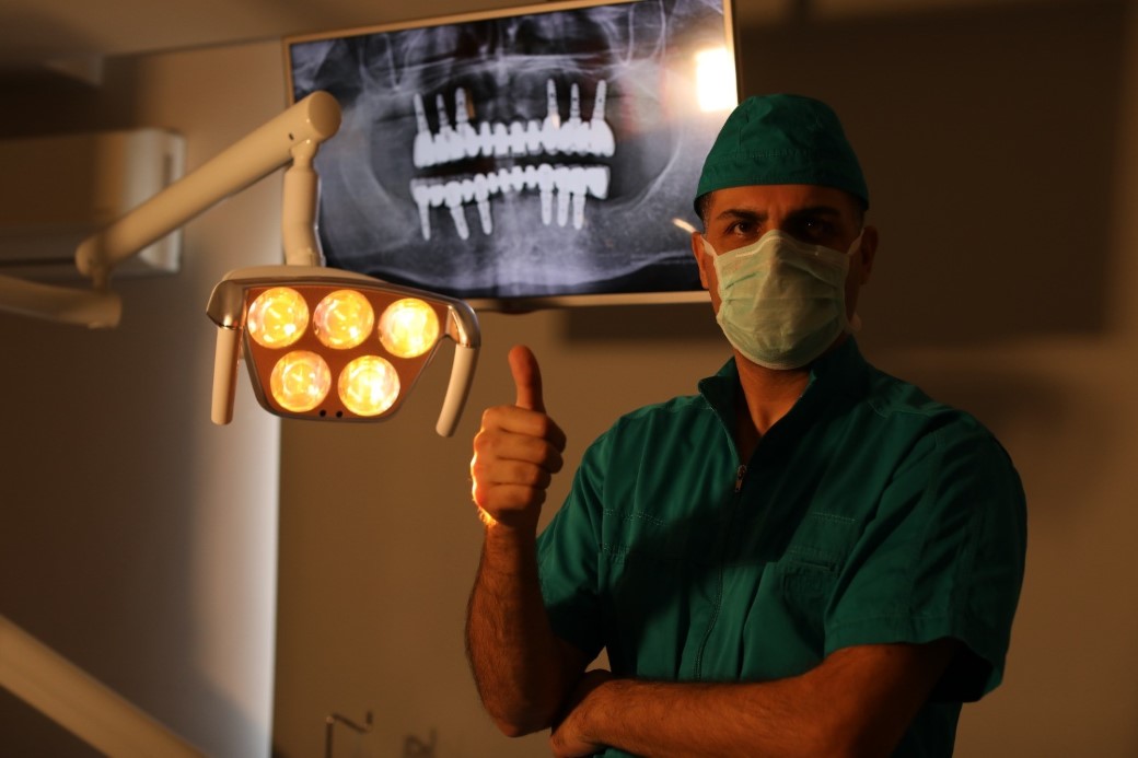 Hatalı yerleştirilen implanta karşı uzmanı uyardı: 