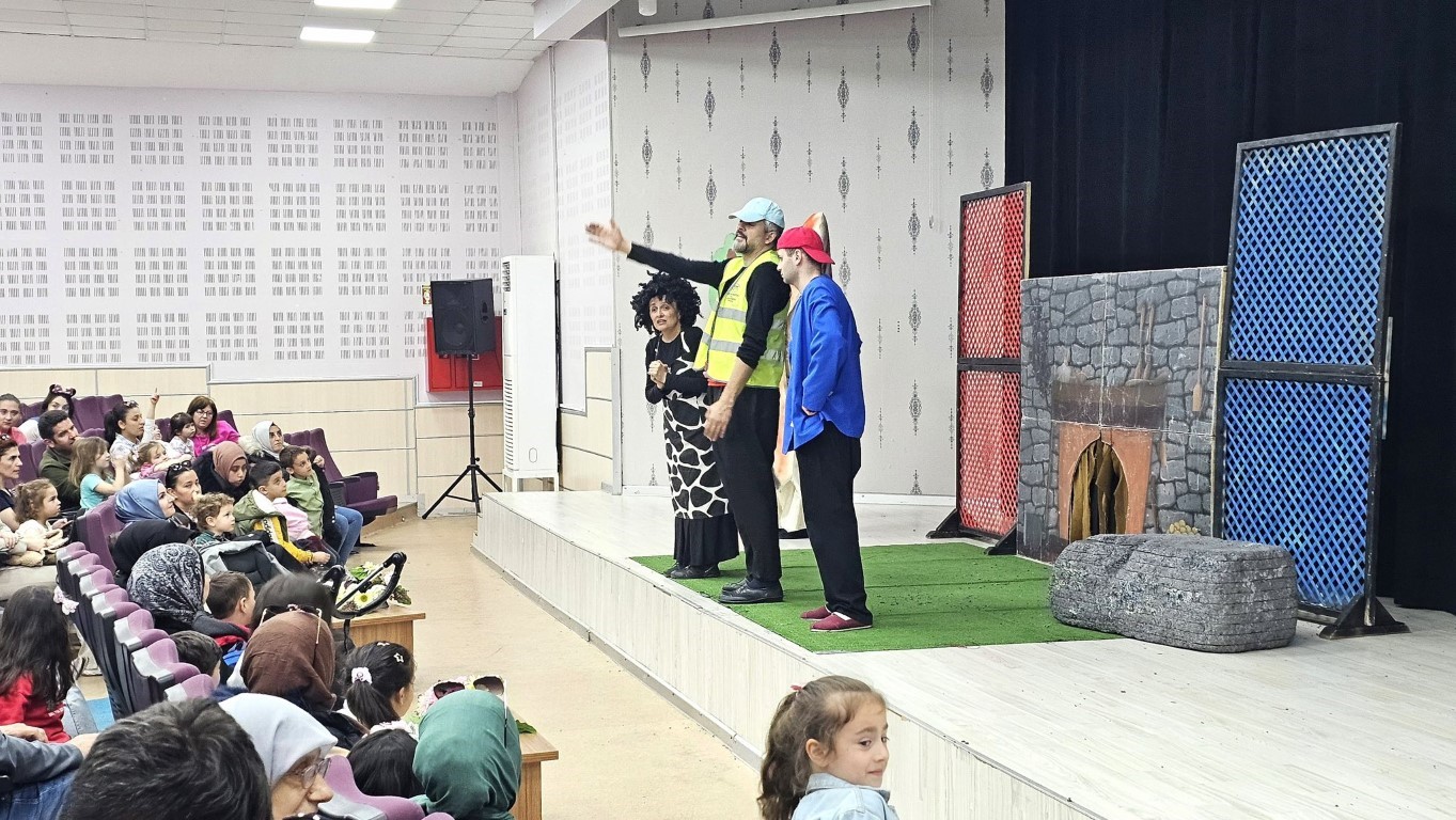 Kartepe’de çocuklar "Bir Buğday Müzikali" ile eğlendi
