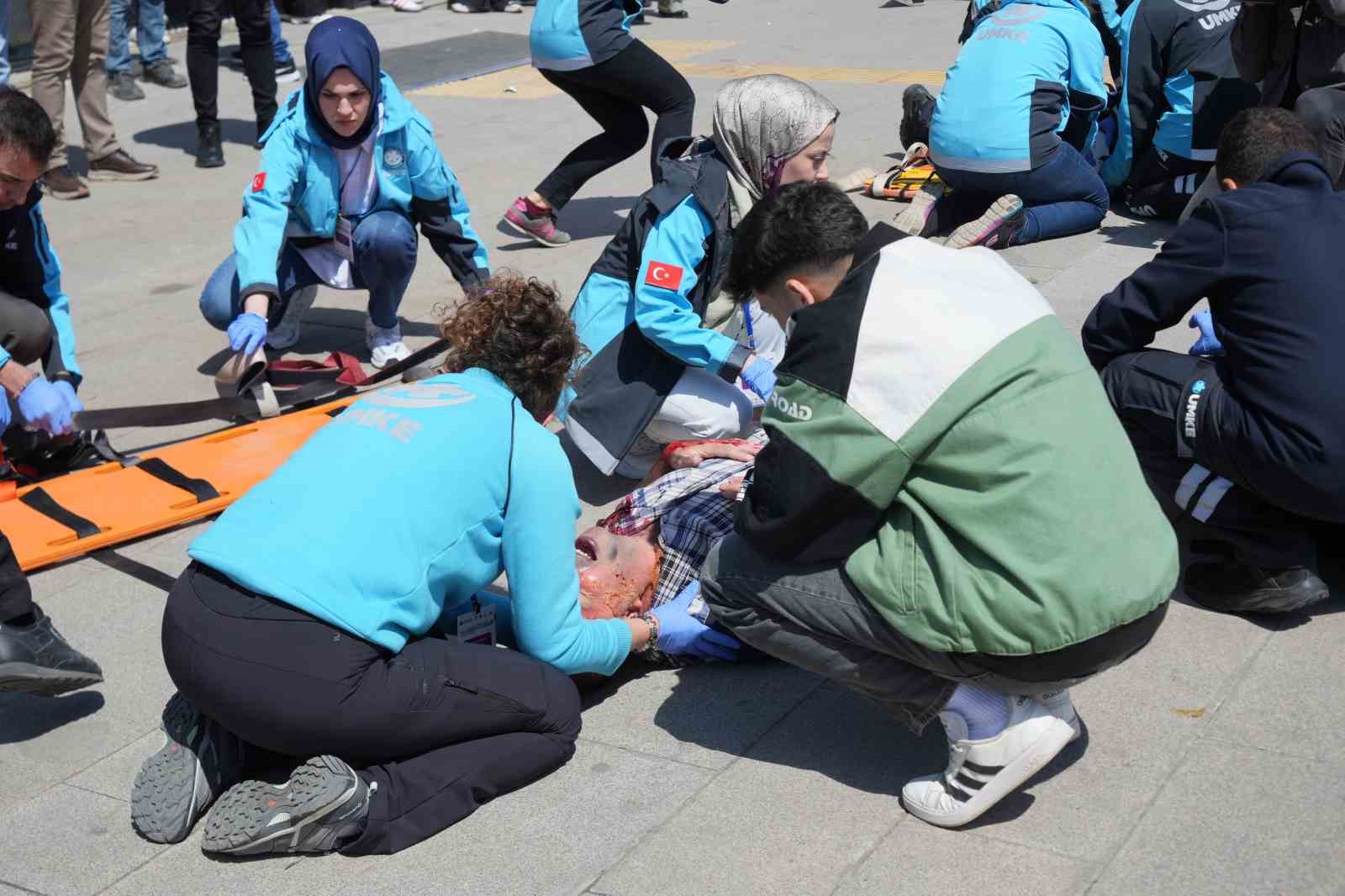 Polis ve jandarmanın yeni nesil ekipmanları gençleri hayran bıraktı

