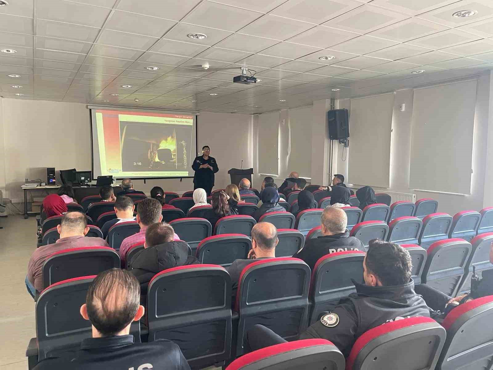Polislere yangın söndürme eğitimi

