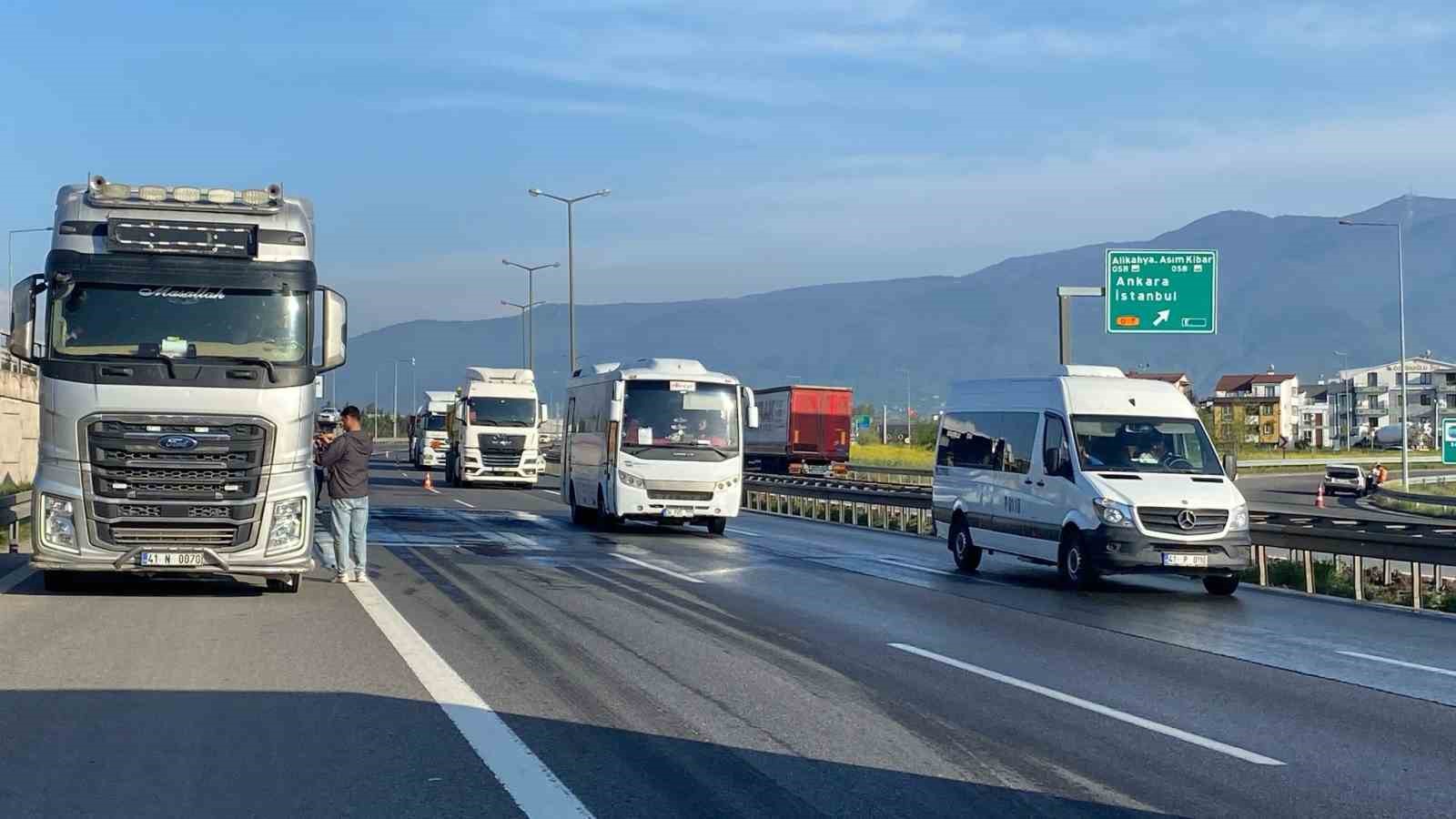 TEM’de seyir halindeki tırda yangın çıktı
