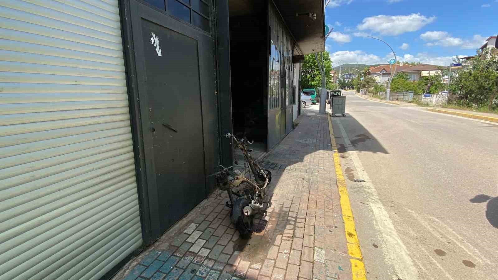 Tamir sırasında yangın çıktı: Geriye iskeleti kaldı
