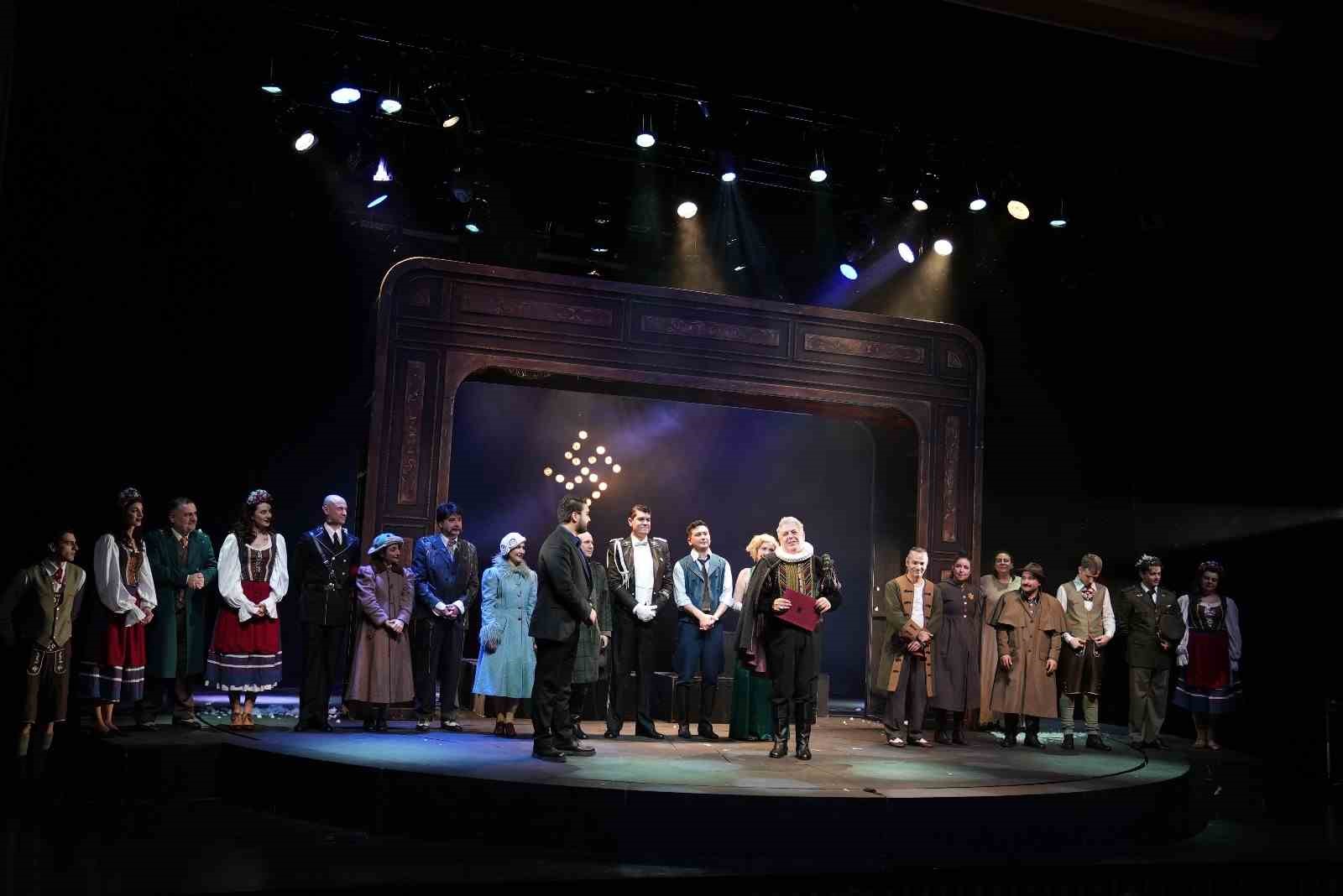 "Yaşamak mı Yoksa Ölmek mi?" Adana’da alkış topladı
