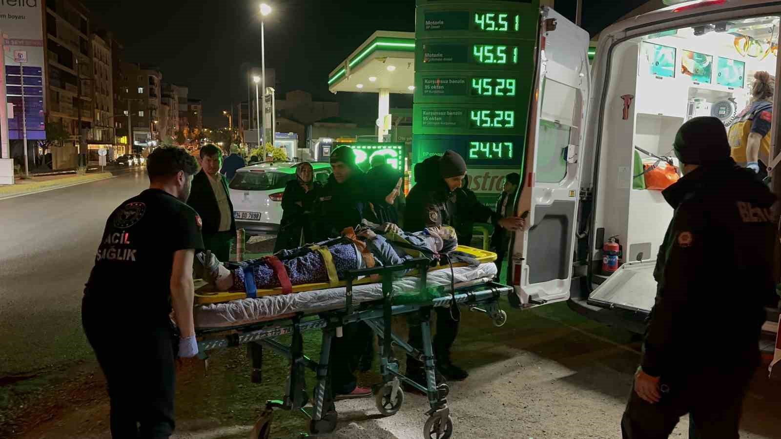 Yaya geçidinden geçen kadına otomobil çarptı
