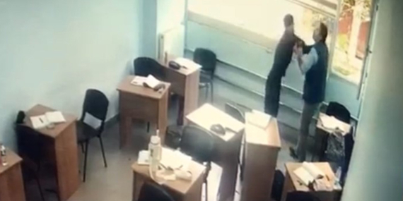 Kurs merkezinde dehşet anları kamerada: Sınıfa girip öğrenciye saldırdı