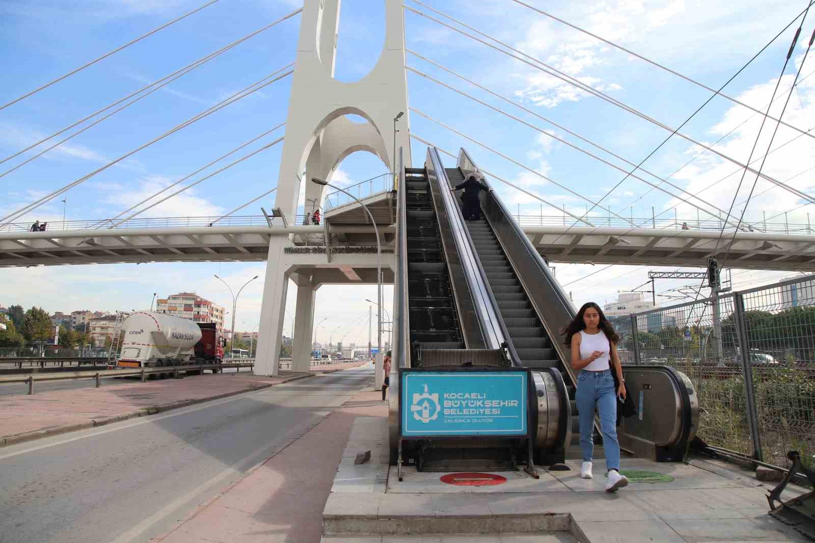 10 noktada yürüyen merdivenlere periyodik bakım