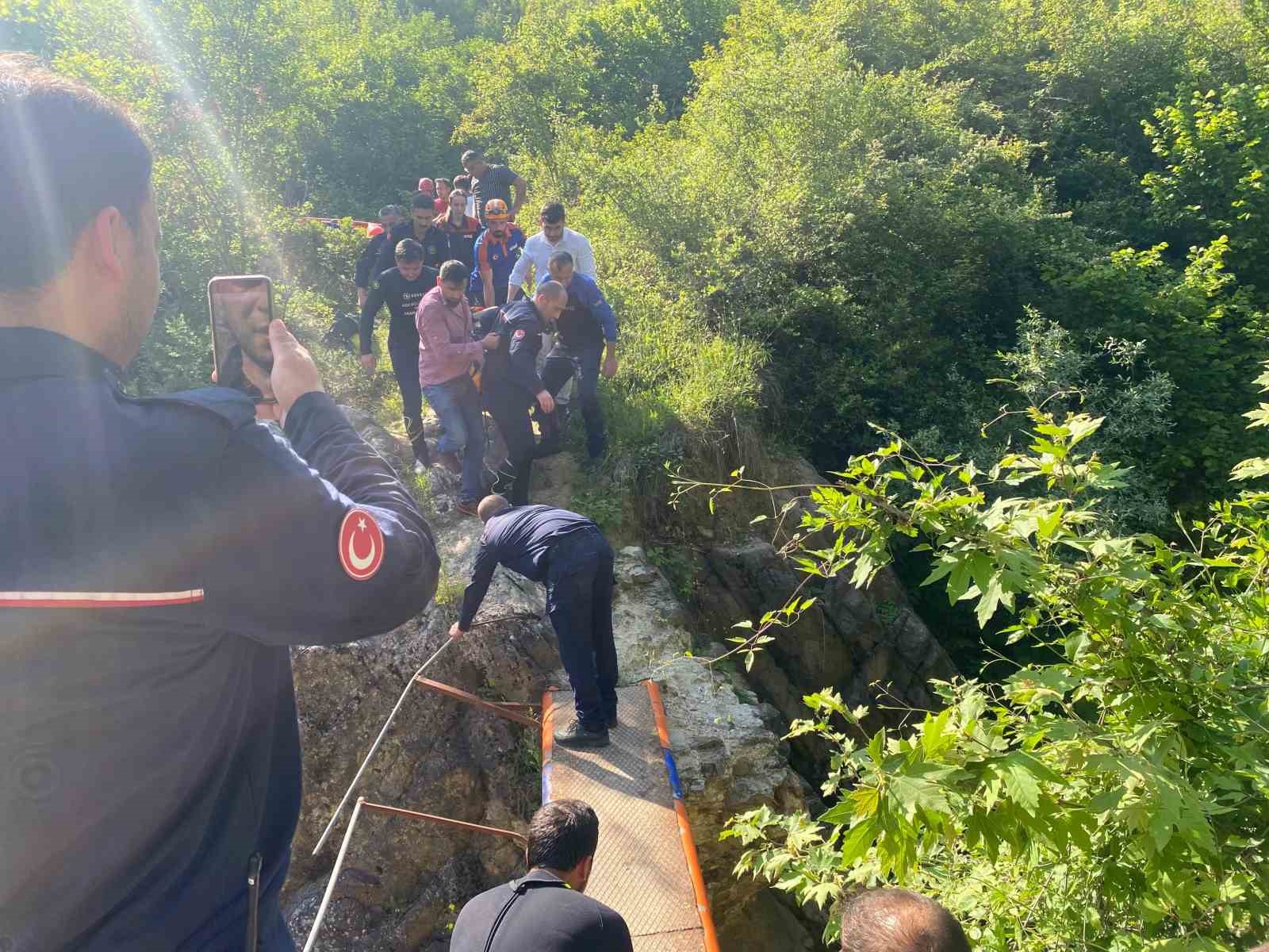 16 yaşındaki çocuk mesire alanında girdiği derede boğuldu
