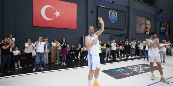 Oğuz Savaş, kariyerini Çayırova Belediyesi formasıyla noktaladı