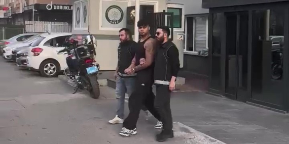 “Lvbel C5” lakaplı rapçinin adliyeye sevk edildiği anlara ait görüntüler ortaya çıktı