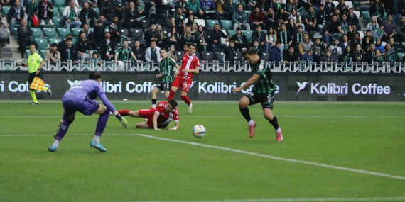 Trendyol 1. Lig: Kocaelispor: 4 – Ankara Keçiörengücü: 1 (İlk yarı)