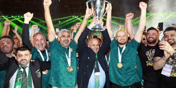 Kocaelispor, 38 maçın 21’ini kazanarak şampiyon oldu