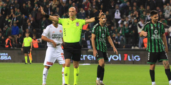 Kocaelispor en çok kartı Sakaryaspor maçında gördü