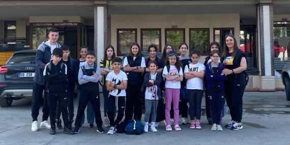Çayırovalı minik yüzücülerden 35 madalya ve Türkiye şampiyonluğu