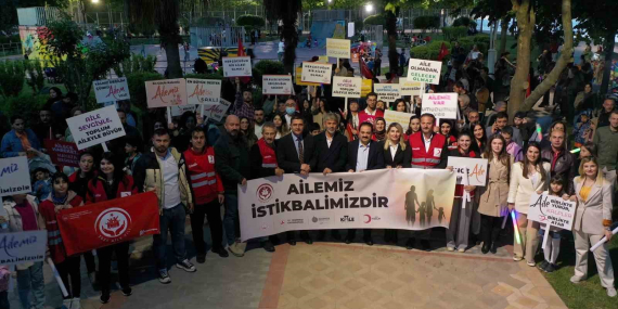 Başiskele’de aileler istikbal için yürüdü