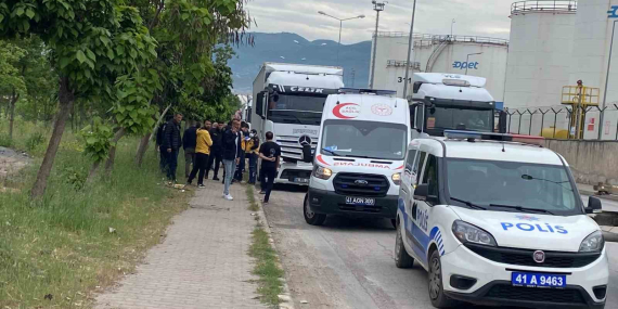 Tır sürücüsü araçta asılı halde ölü bulundu