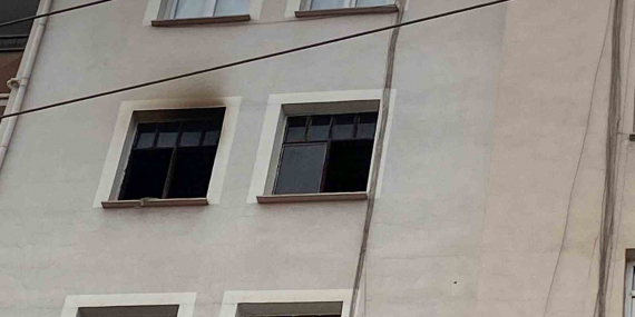 Şarj edilen akü patlayarak yangına sebep oldu: Ev kullanılamaz hale geldi