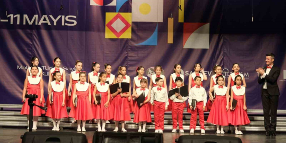 Büyükşehirin çocuk korosuna “Ritmik Uyumda Başarı Ödülü”